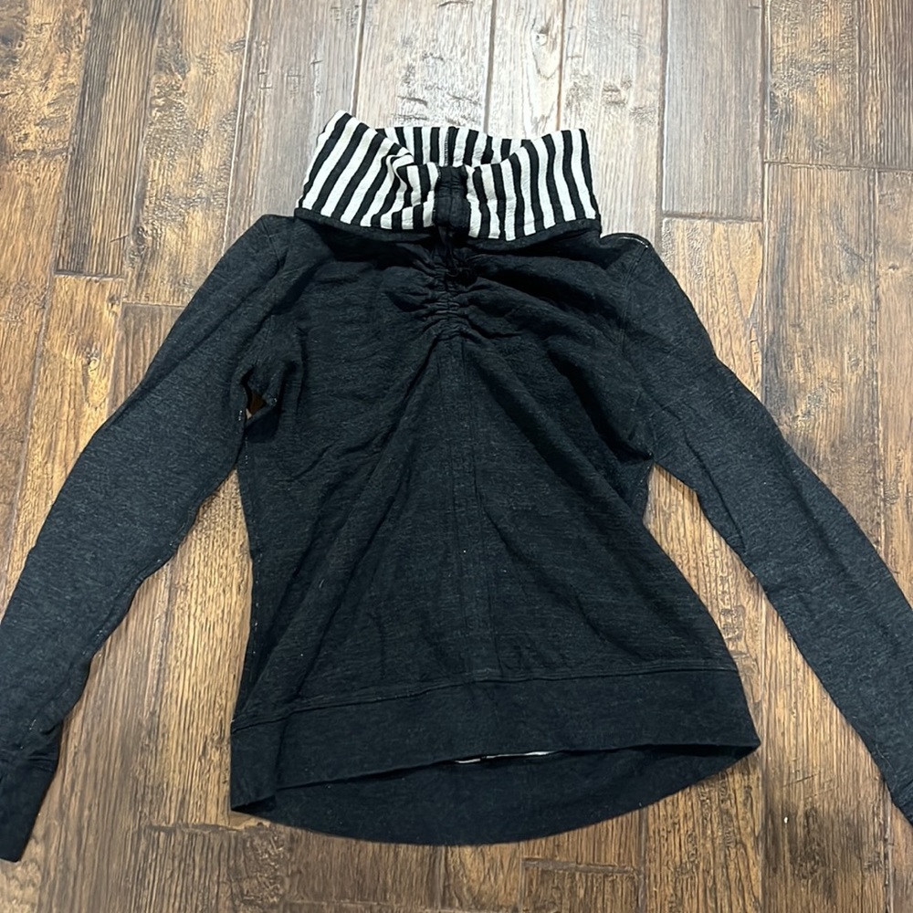 Lululemon — In a Cinch Reversible - Picture 2 of 3
